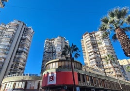 Las torres y el hotel, desde la plaza Pablo Ruiz Picasso