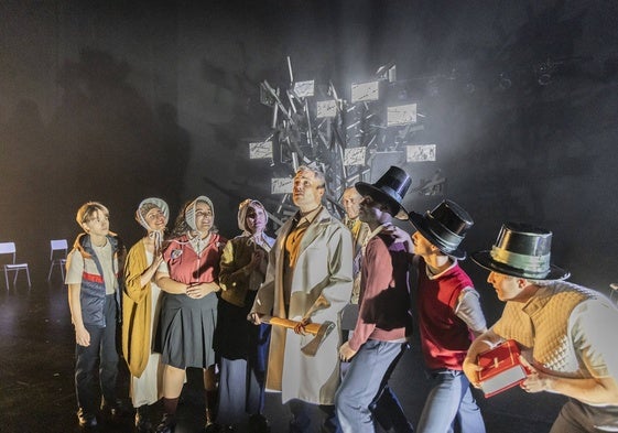 Una de las escenas de la obra de teatro 'Un monstruo viene a verme'.