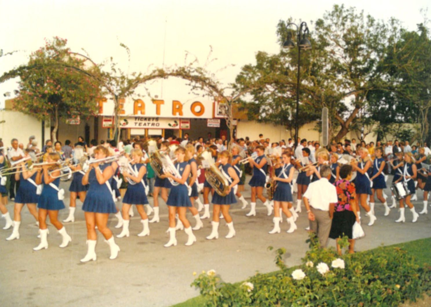 La música llenaba cada rincón de Tivoli, ya fuera con el legendario hilo musical del parque o con desfiles como este, en julio del 92