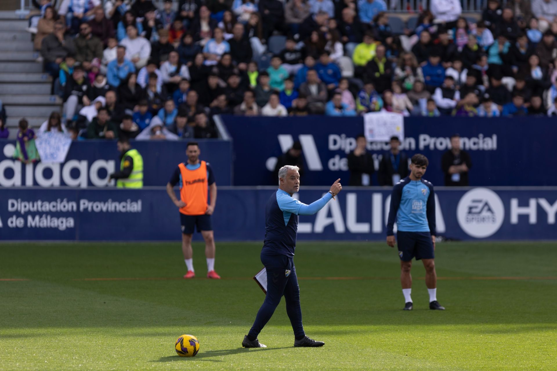 El entrenamiento del Málaga de puertas abiertas, en imágenes