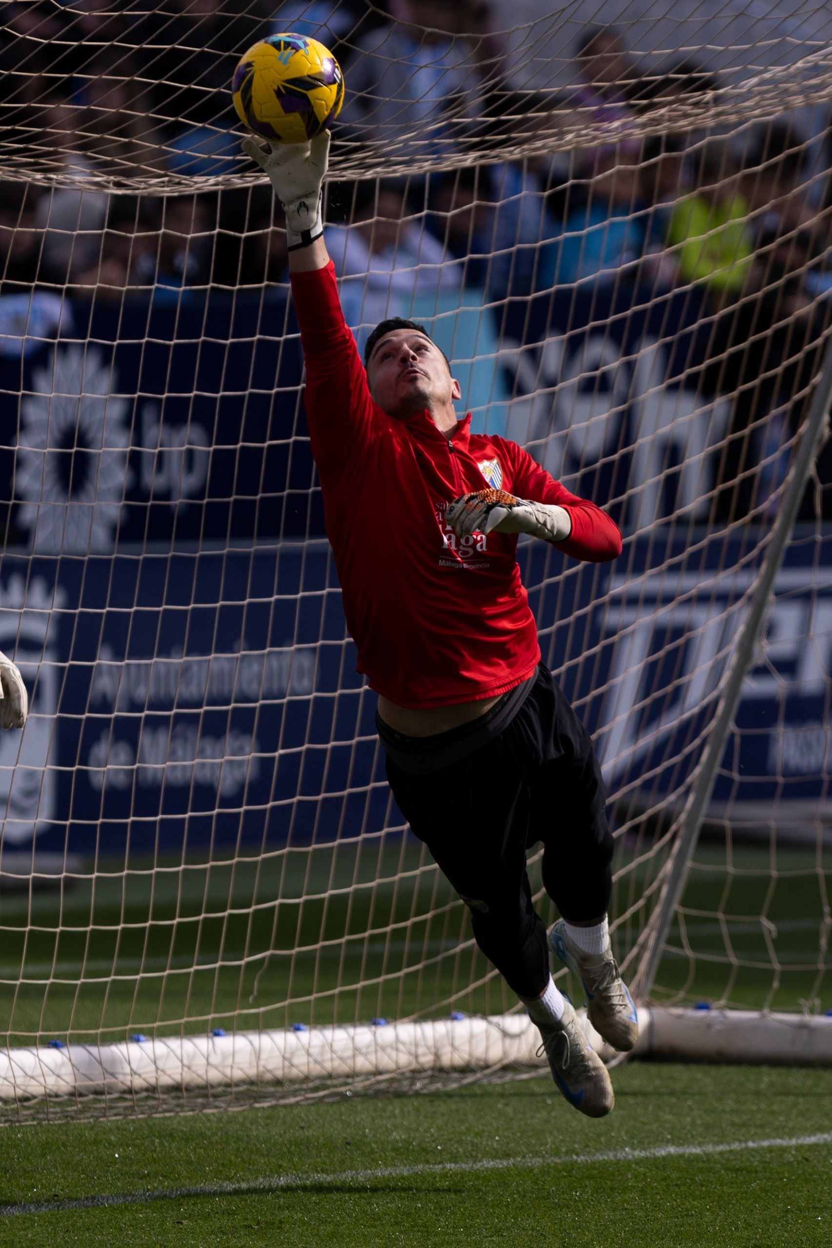 El entrenamiento del Málaga de puertas abiertas, en imágenes