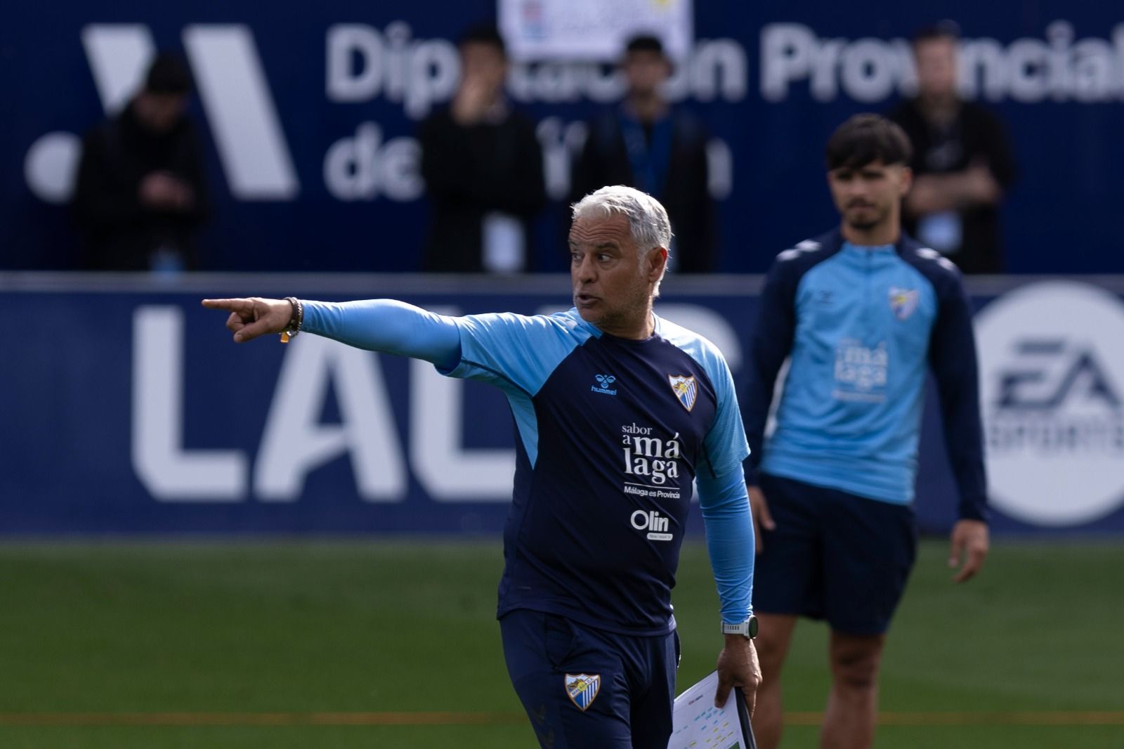 El entrenamiento del Málaga de puertas abiertas, en imágenes