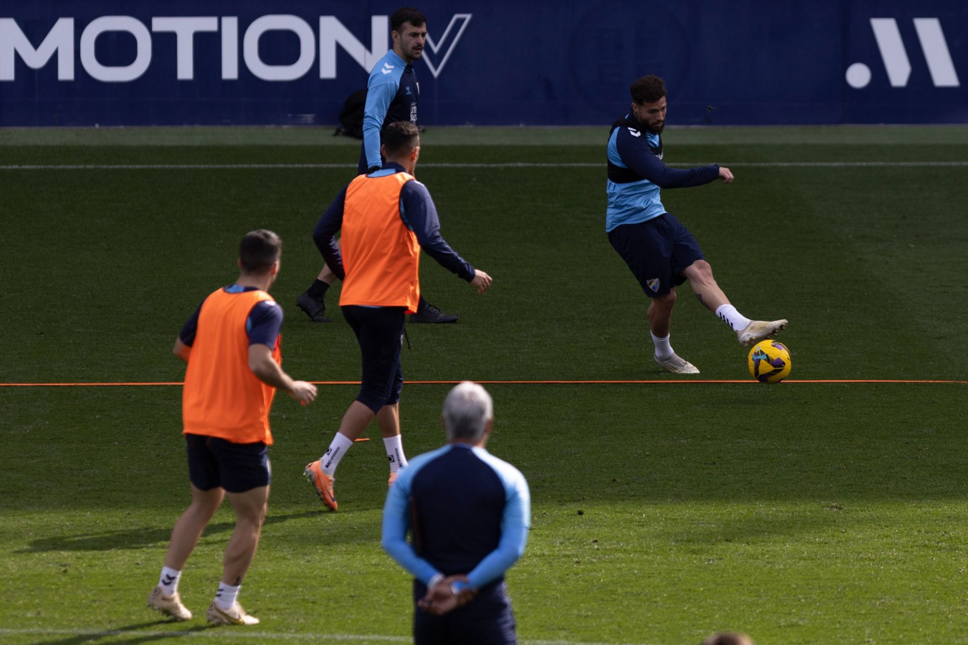 El entrenamiento del Málaga de puertas abiertas, en imágenes