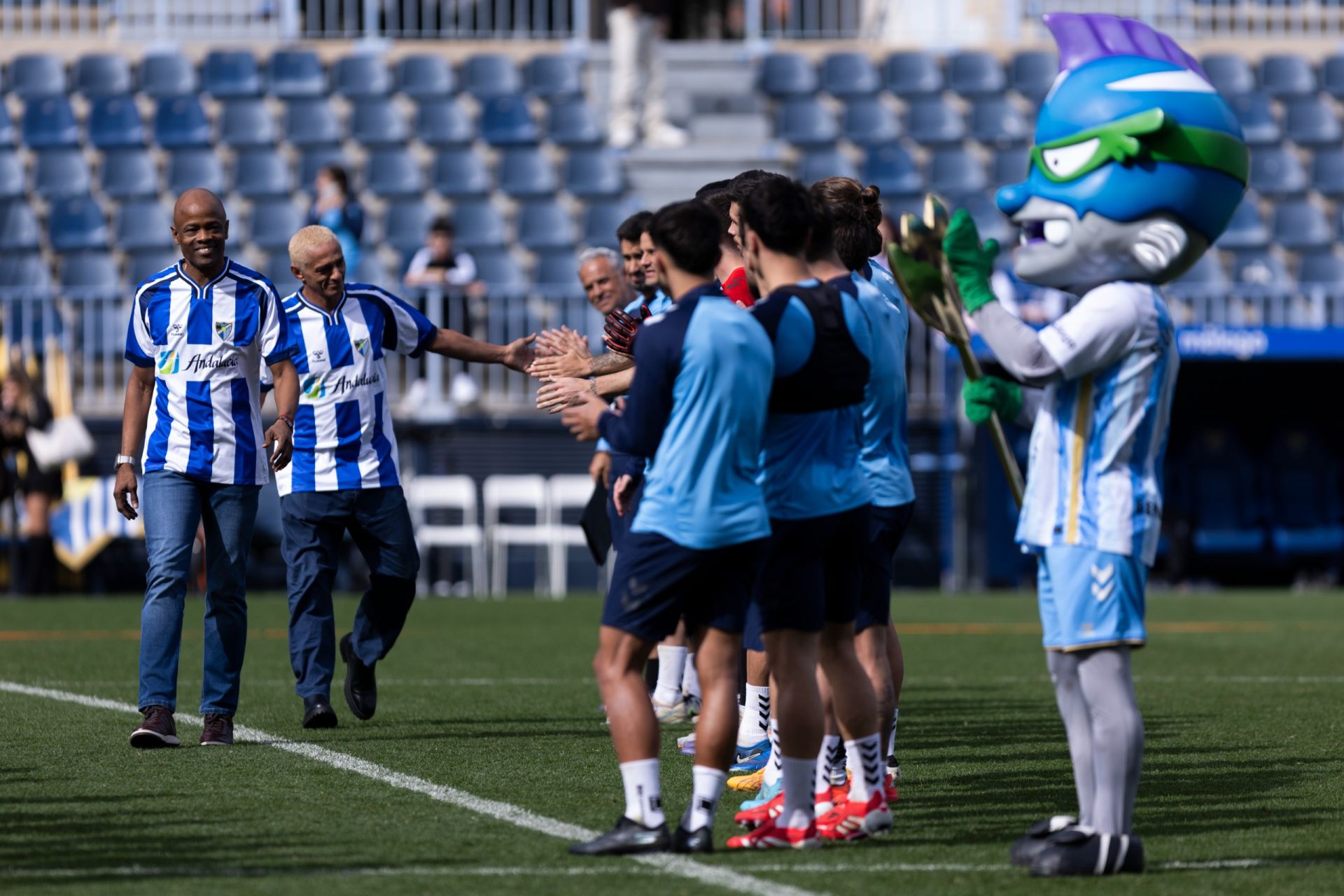 El entrenamiento del Málaga de puertas abiertas, en imágenes