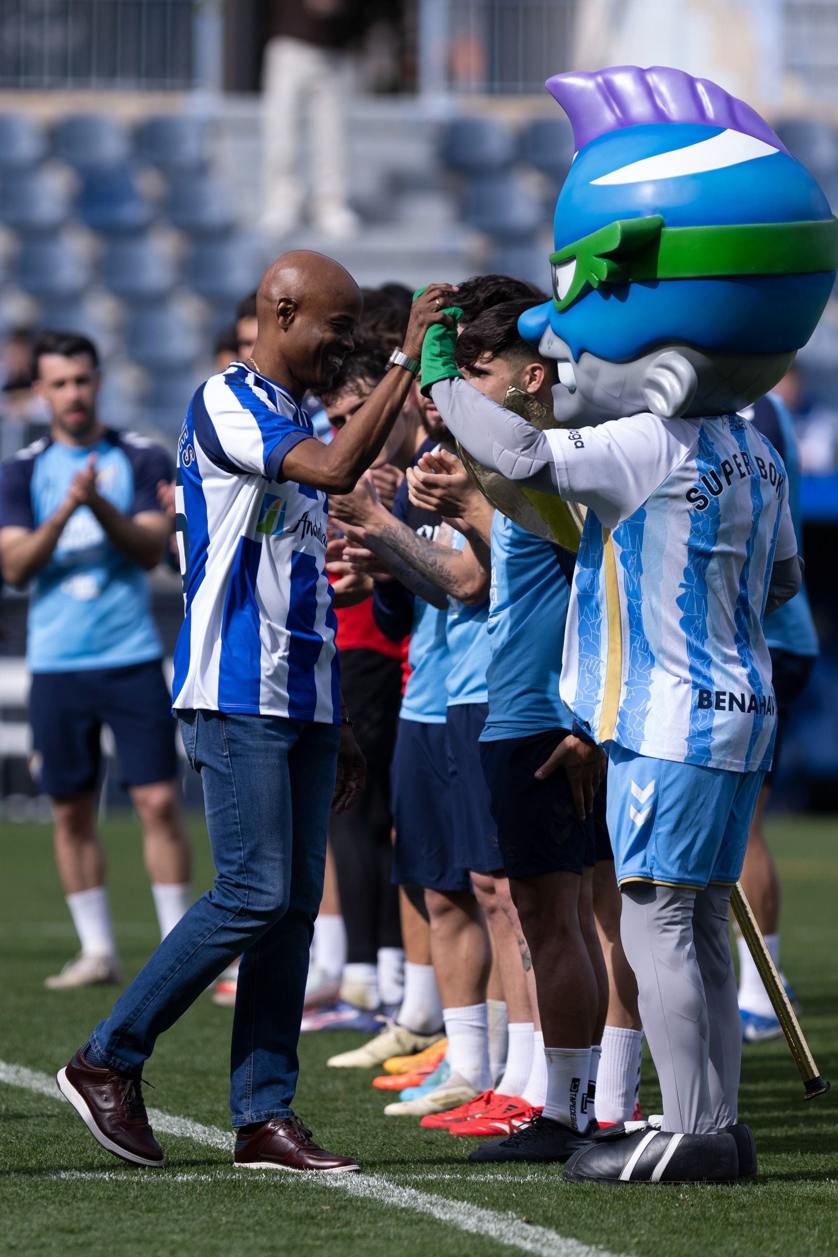 El entrenamiento del Málaga de puertas abiertas, en imágenes