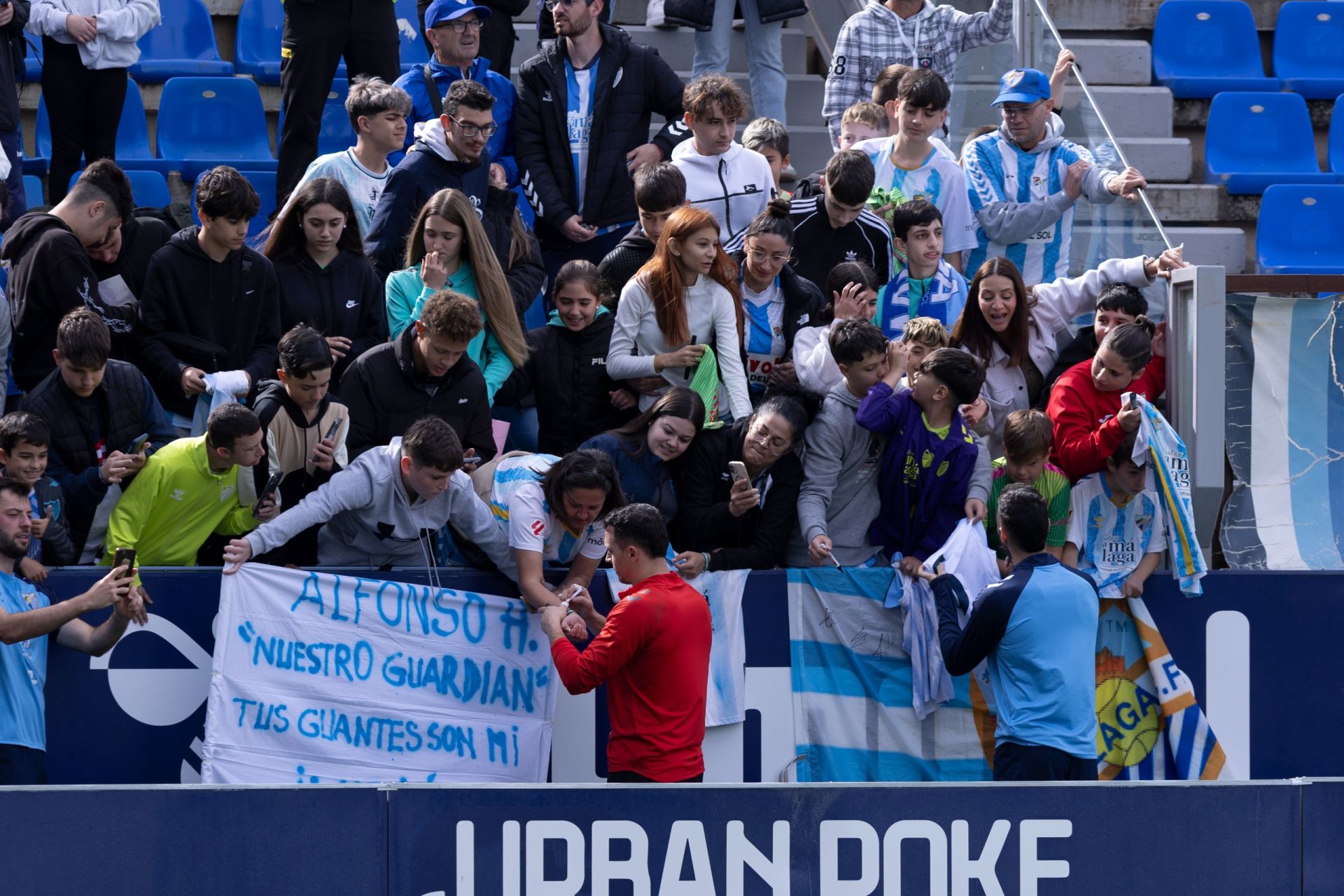 El entrenamiento del Málaga de puertas abiertas, en imágenes