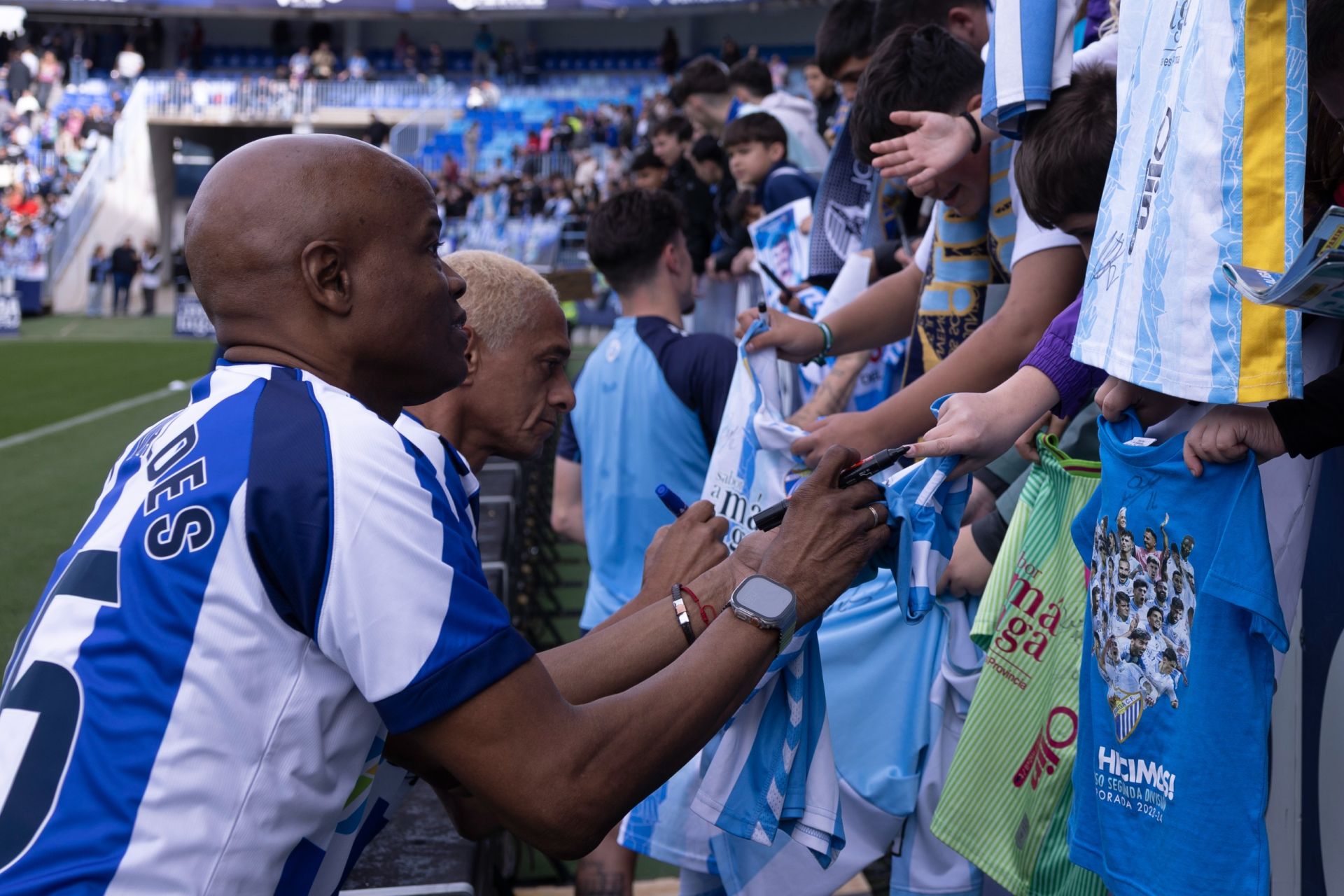 El entrenamiento del Málaga de puertas abiertas, en imágenes