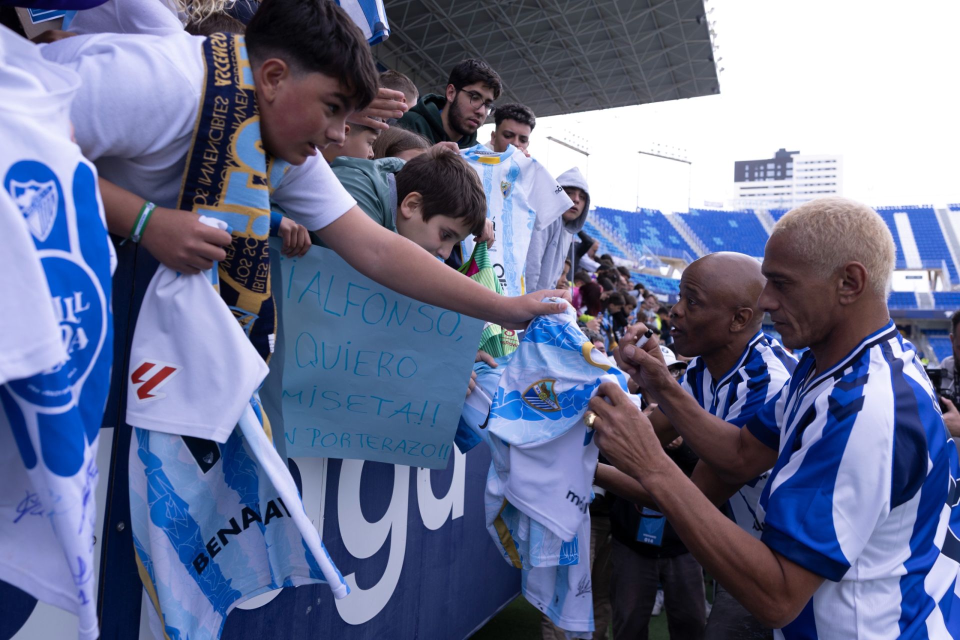 El entrenamiento del Málaga de puertas abiertas, en imágenes