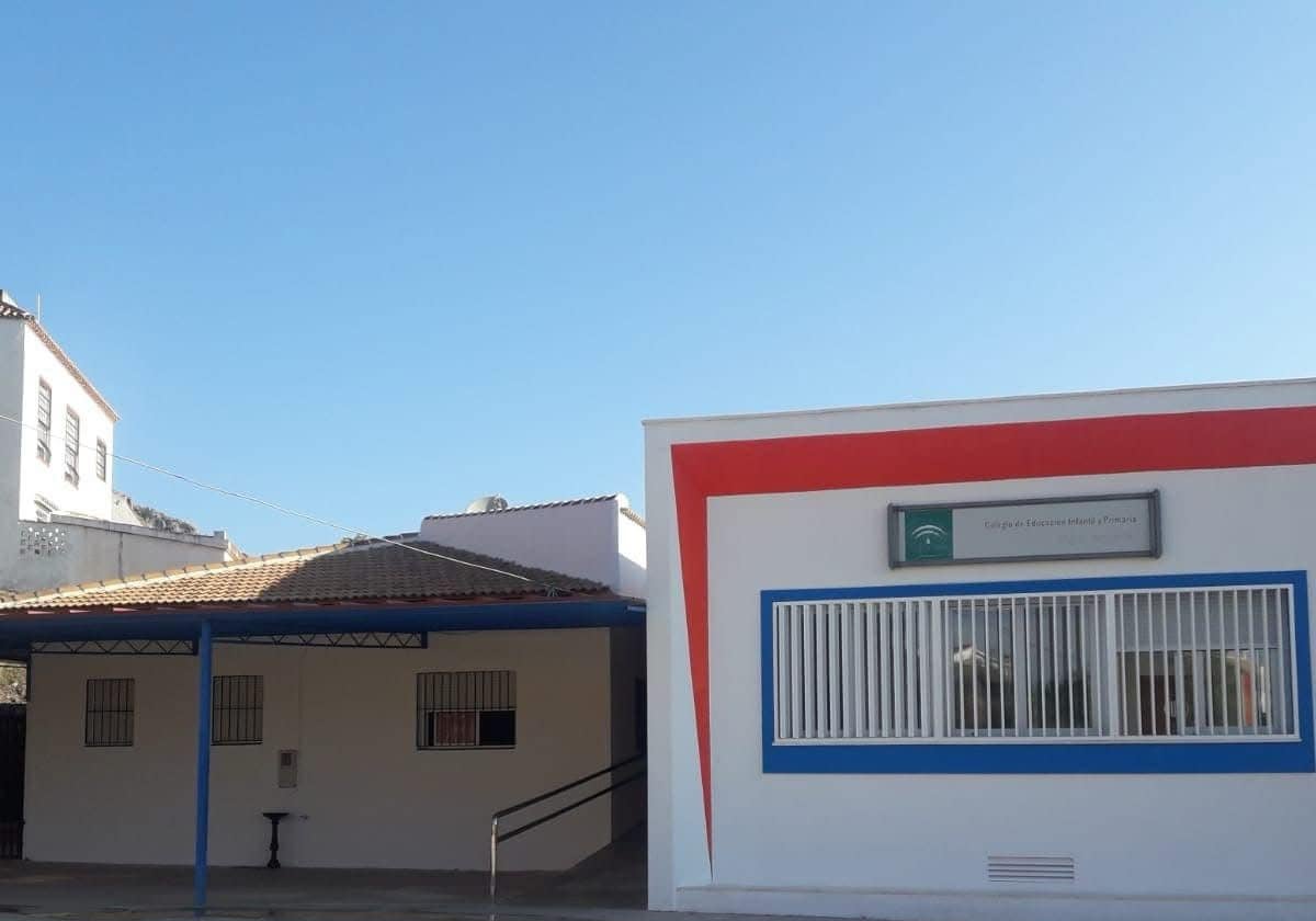 Fachada del CEIP Miguel Hernández, el primero de los centros climatizados.