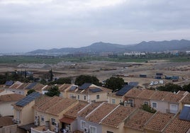 Trabajos de urbanización de la futura zona residencial de Cortijo Merino.