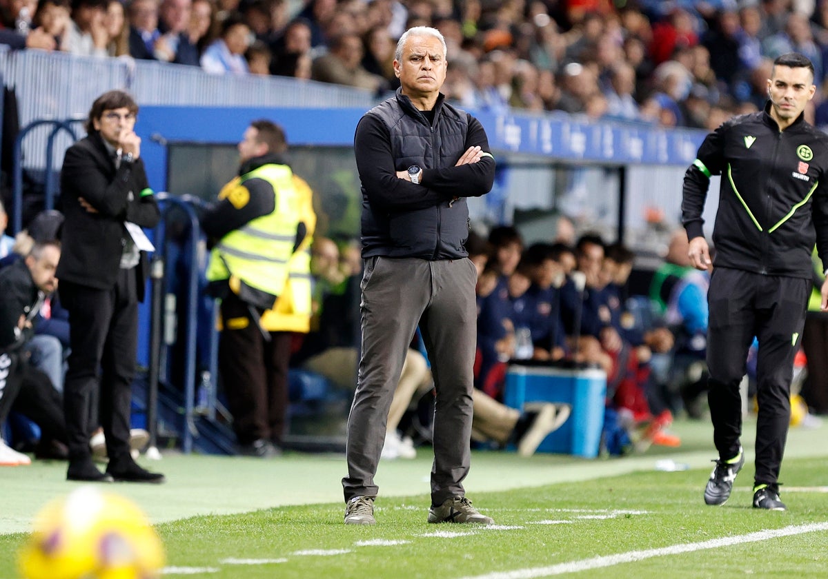 Pellicer, con un rostro serio, analiza desde la banda el partido frente al Levante.