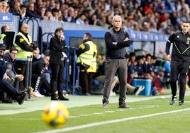 Pellicer, con un rostro serio, analiza desde la banda el partido frente al Levante.