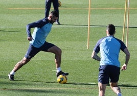 Galilea controla el balón durante un entrenamiento reciente.