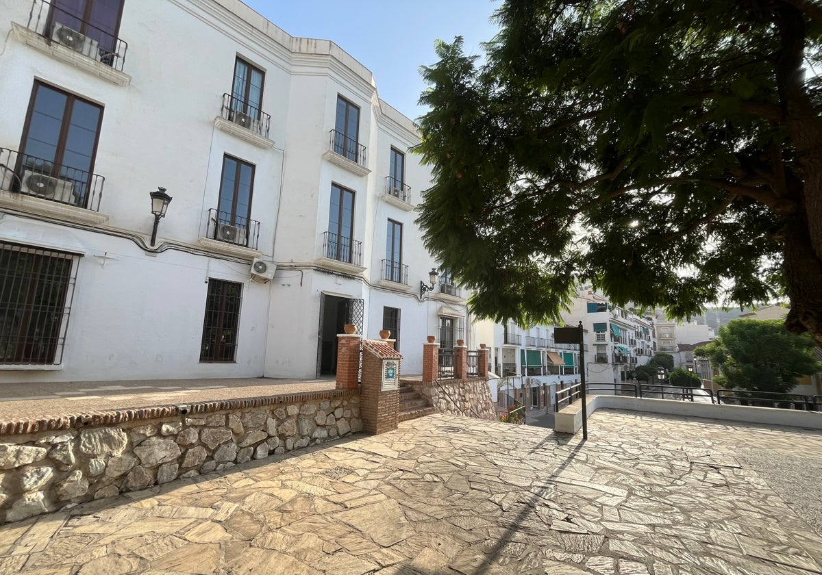 Imagen de la actual sede de los juzgados de Torrox, repletos de barreras y en un edificio muy antiguo.