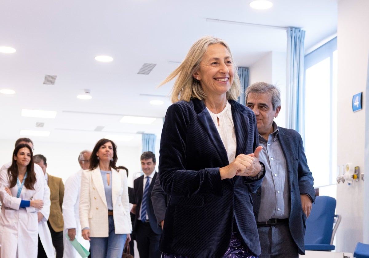 La consejera de Sanidad, Rocío Hernández, en una visita al Hospital Civil este miércoles