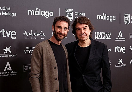 Dani Rovira y Javier Veiga, actor y director de 'Playa de lobos', que se estrena en Málaga.