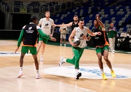 Un entrenamiento del Unicaja este febrero.