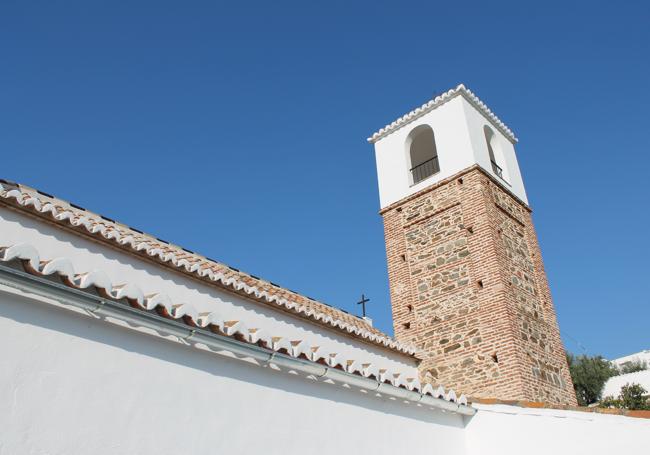 El alminar de Corumbela está integrado como parte de la iglesia de San Pedro.