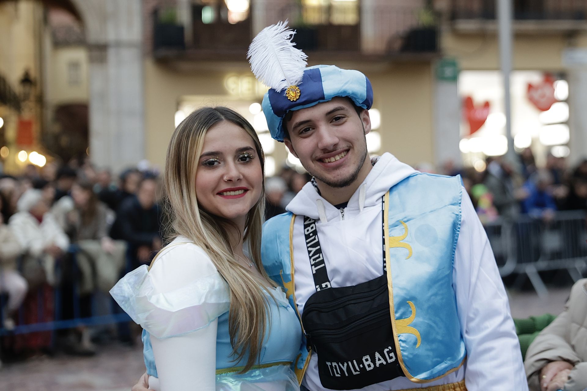 El Carnaval de Málaga sale a la calle: disfraces y la Batalla de las Flores