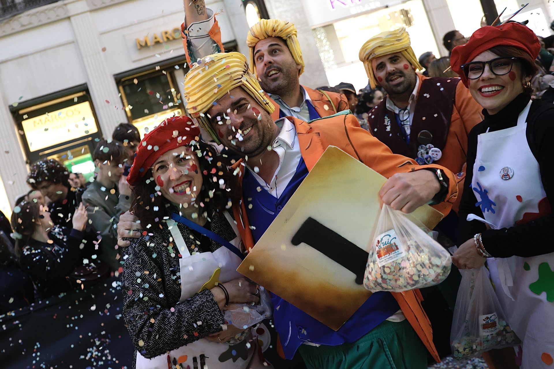 El Carnaval de Málaga sale a la calle: disfraces y la Batalla de las Flores