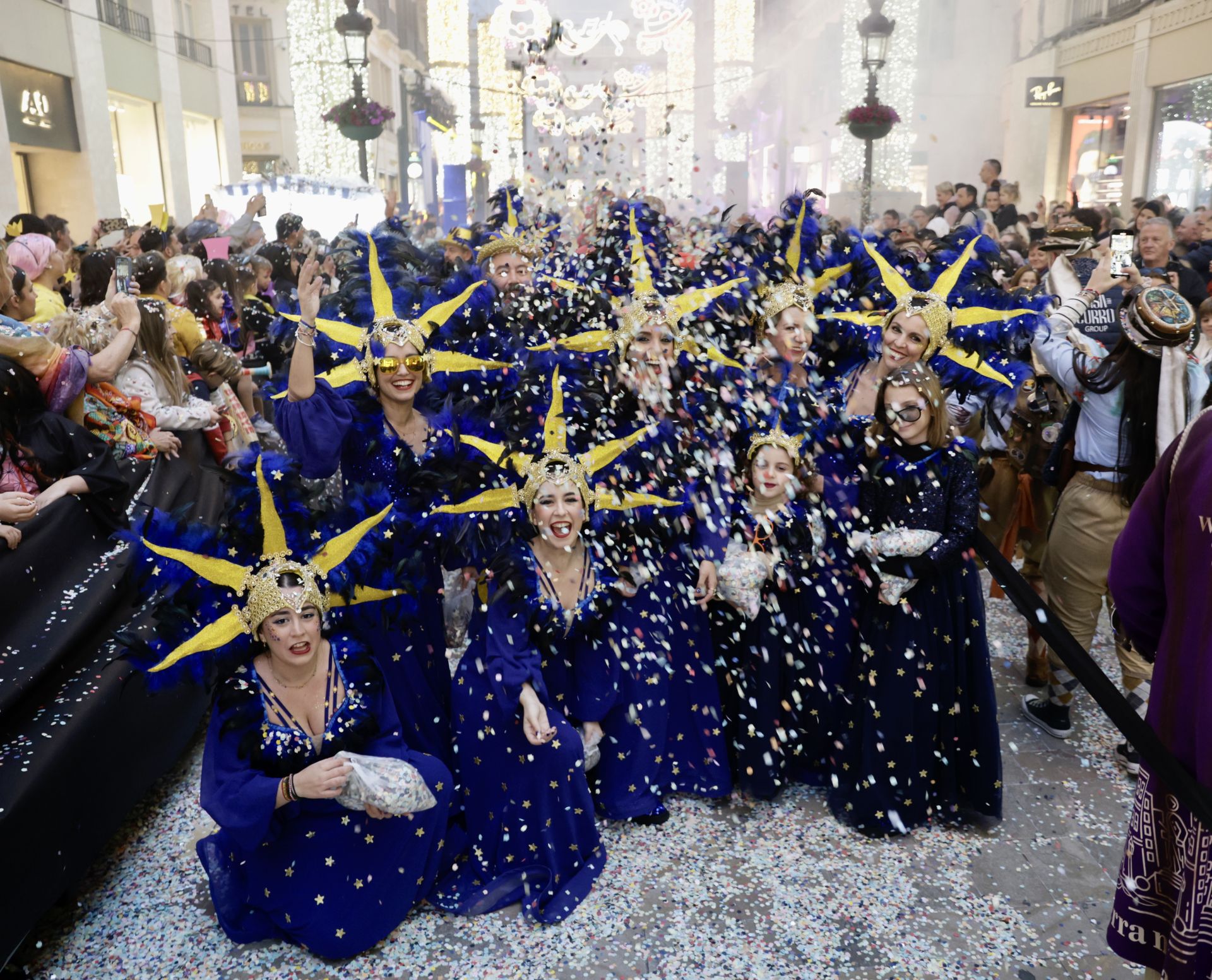 El Carnaval de Málaga sale a la calle: disfraces y la Batalla de las Flores