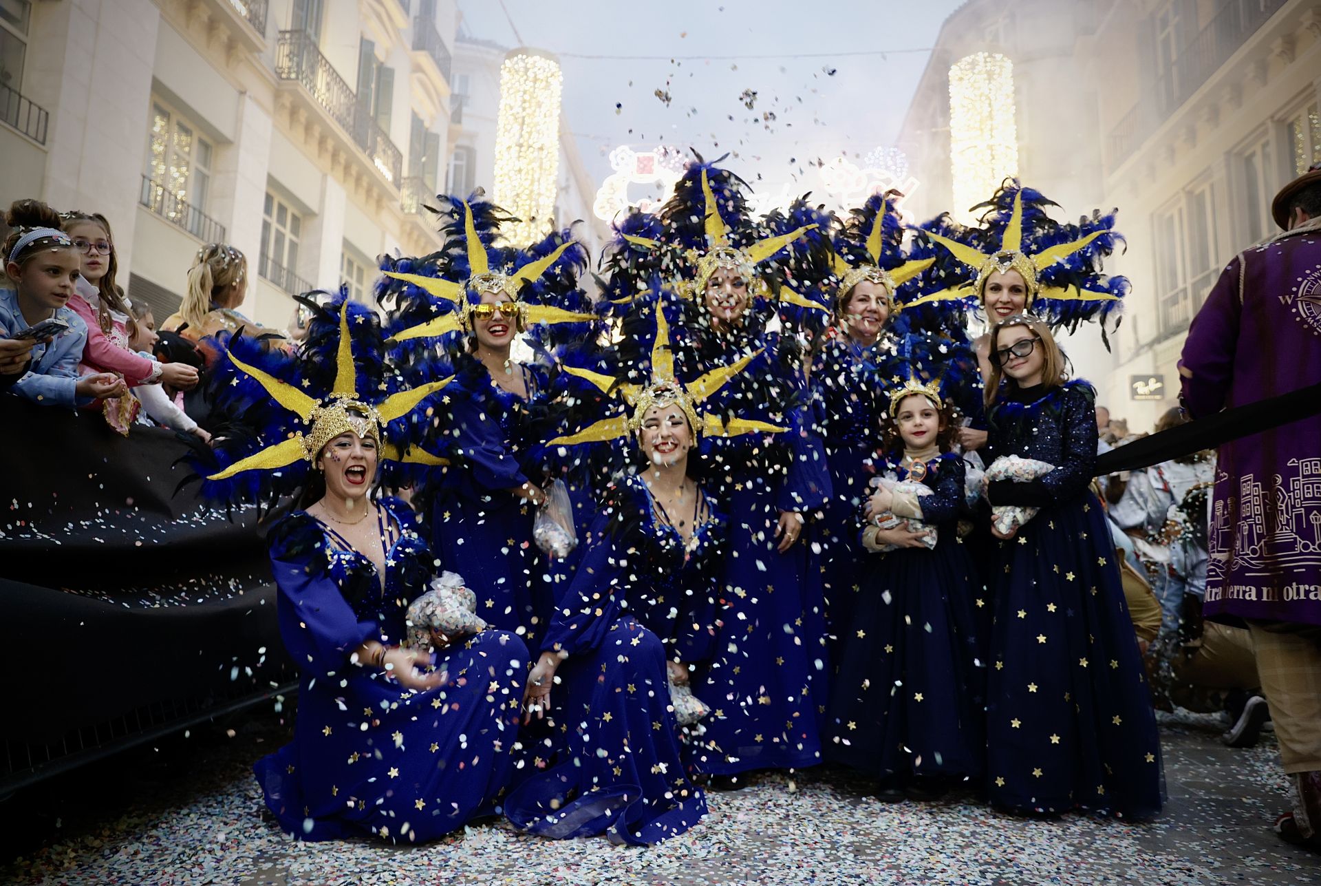 El Carnaval de Málaga sale a la calle: disfraces y la Batalla de las Flores