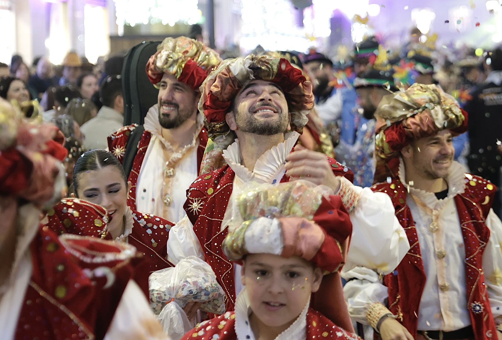 El Carnaval de Málaga sale a la calle: disfraces y la Batalla de las Flores