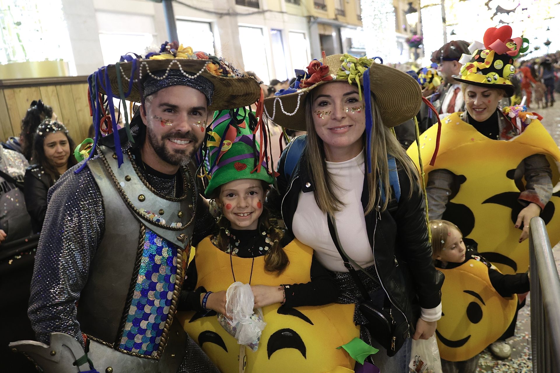 El Carnaval de Málaga sale a la calle: disfraces y la Batalla de las Flores