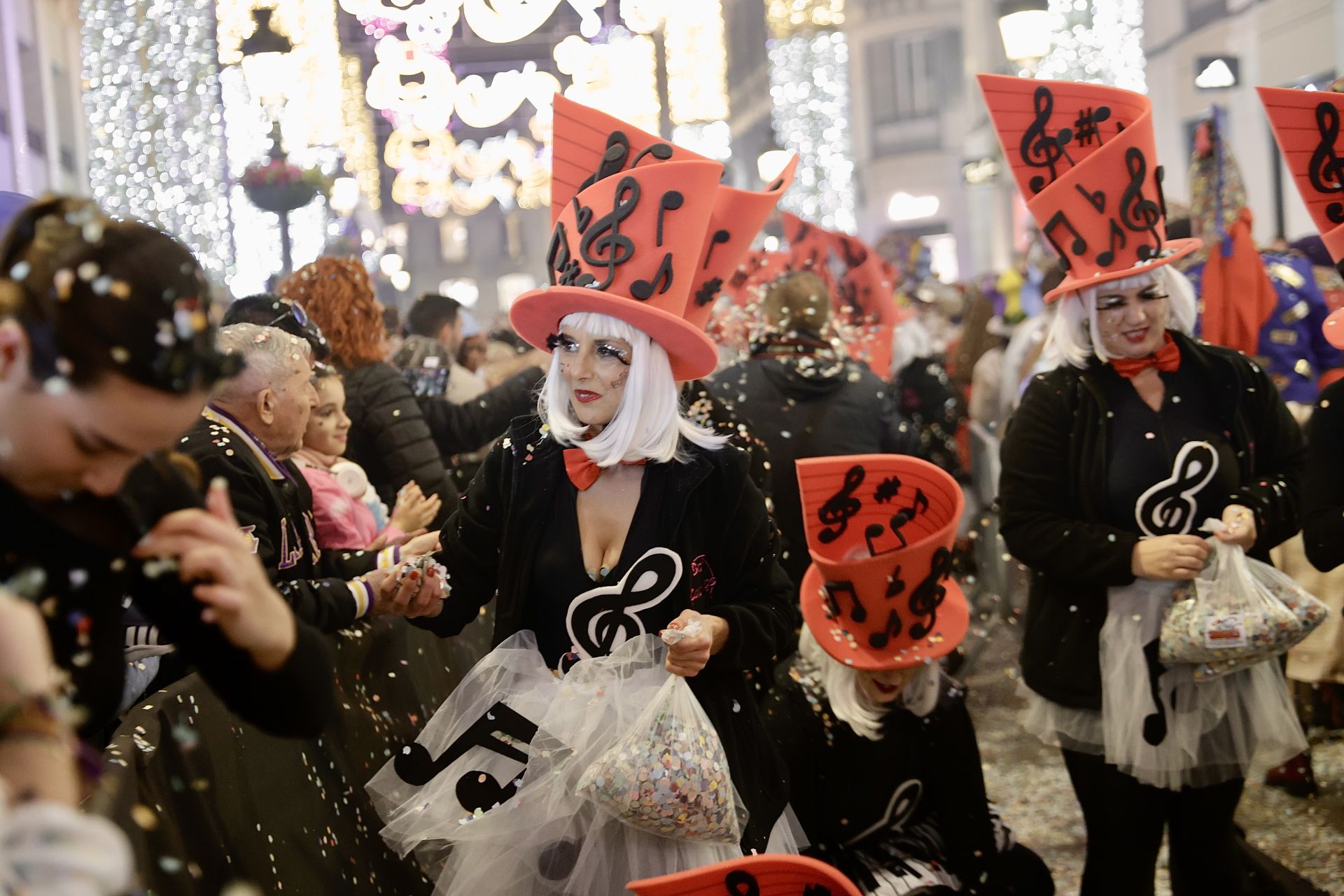 El Carnaval de Málaga sale a la calle: disfraces y la Batalla de las Flores