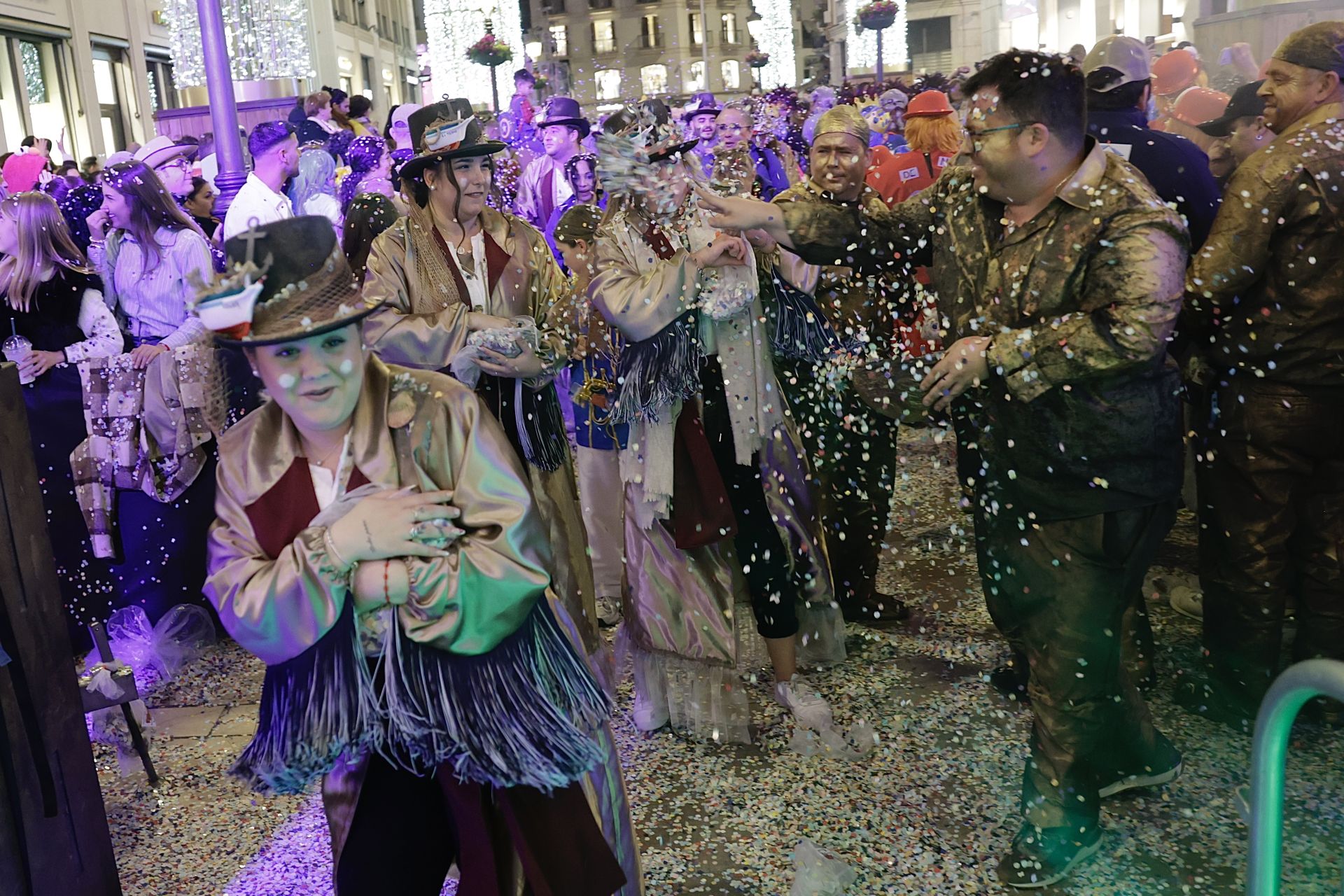 El Carnaval de Málaga sale a la calle: disfraces y la Batalla de las Flores