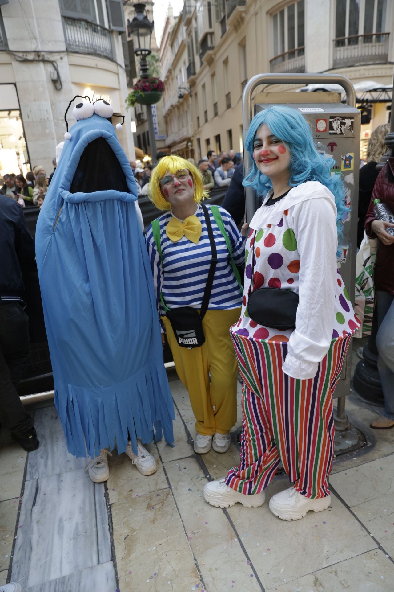 El Carnaval de Málaga sale a la calle: disfraces y la Batalla de las Flores