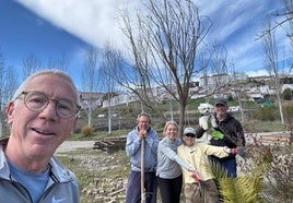 Vecinos que llevan a cabo esta iniciativa, con Ger De Heus, en primer plano.