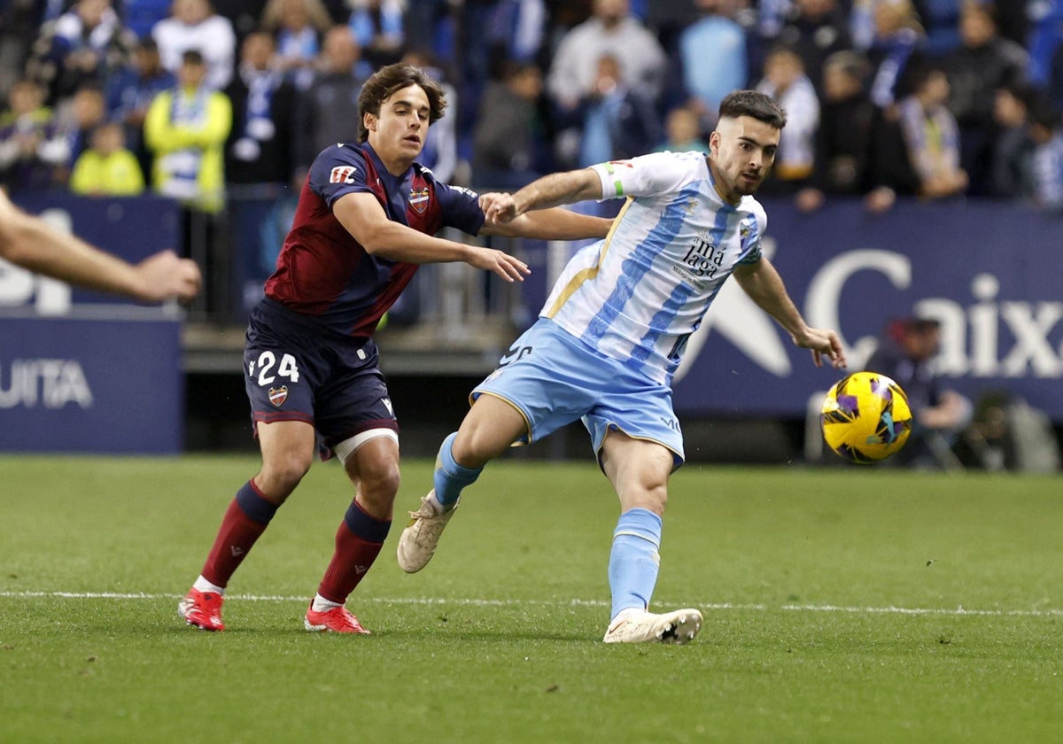 Ramón, que se lesionó el sábado, en una actuación reciente ante el Levante en La Rosaleda.