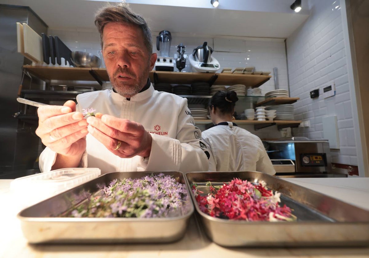 Emi Schobert, en la cocina del local de la calle Strachan.