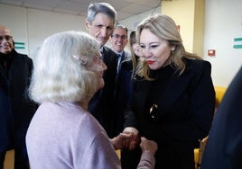 La consejera Carolina España, este lunes en su visita al Asilo de Los Ángeles.