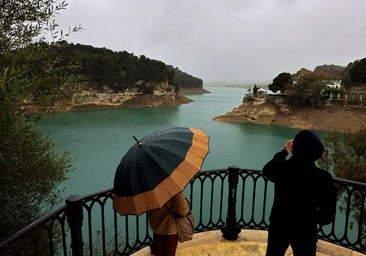 Llueve con intensidad en la cabecera de los embalses del Guadalhorce en Málaga