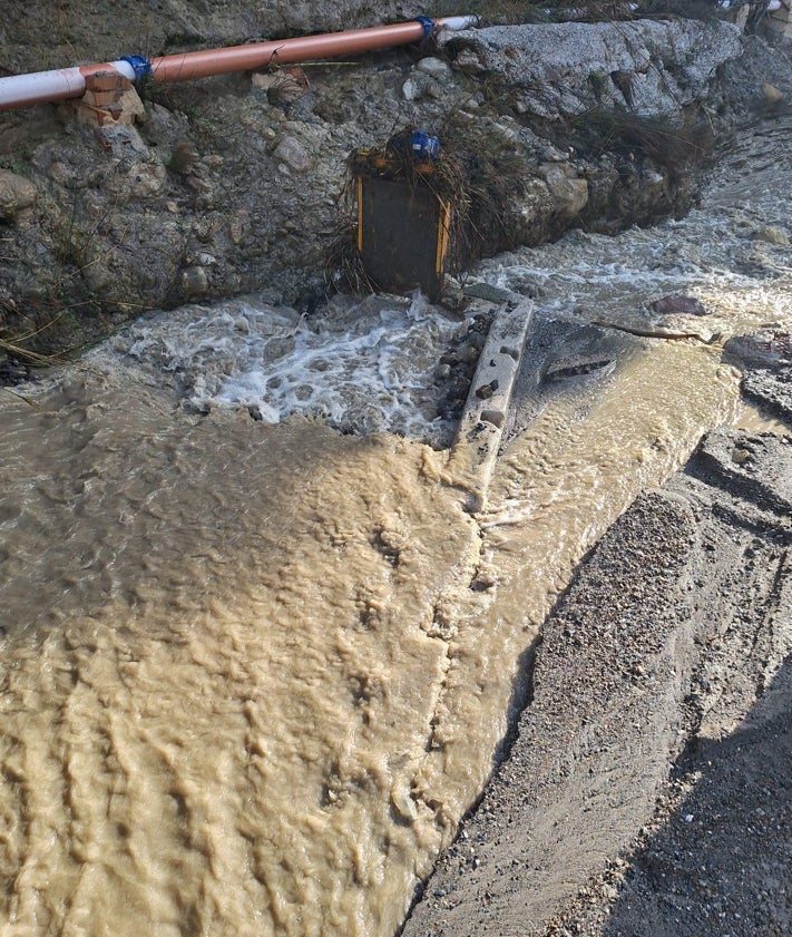 Imagen secundaria 2 - Trabajos realizados en las captaciones de Álora para restaurar el agua.