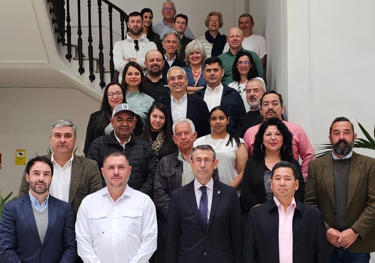 Participantes en el encuentro que ha tenido lugar este martes en la Delegación del Gobierno andaluz en Málaga.