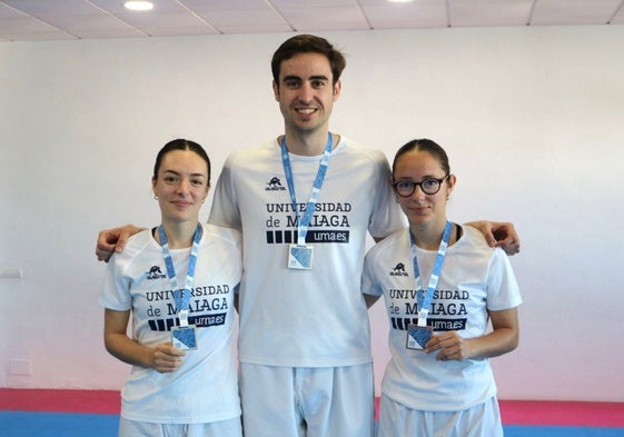 Sara Núñez, Juan Luis Onieva y Alicia Núñez, medallistas de taekwondo en el CAU.