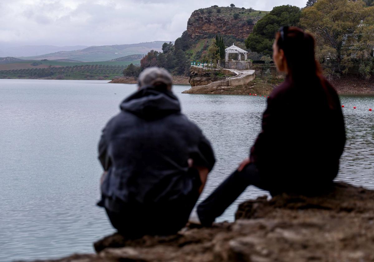 Foto tomada este mismo miércoles en el Conde de Guadalhorce. Se aprecia su gran subida.