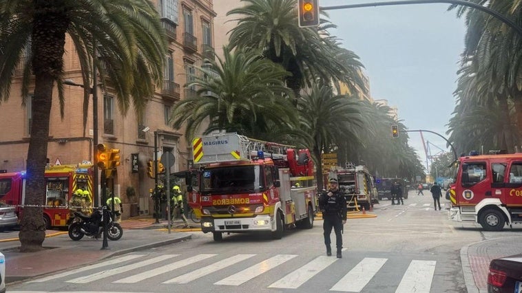 El incendio del restaurante La Deriva de Alameda de Colón deja heridos al dueño y a un bombero