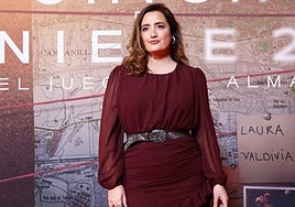 Marina Llorca, en el photocall de la presentación de 'La chica de nieve 2'.