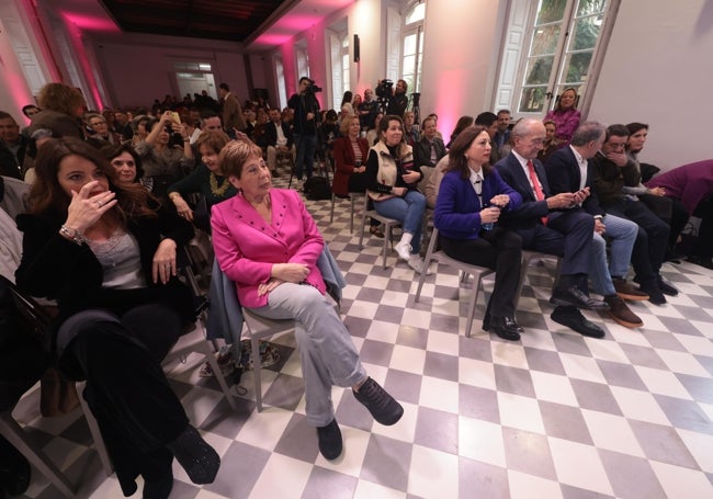 Celia Villalobos, Patricia Navarro o Francisco de la Torre, entre otros, durante el acto.