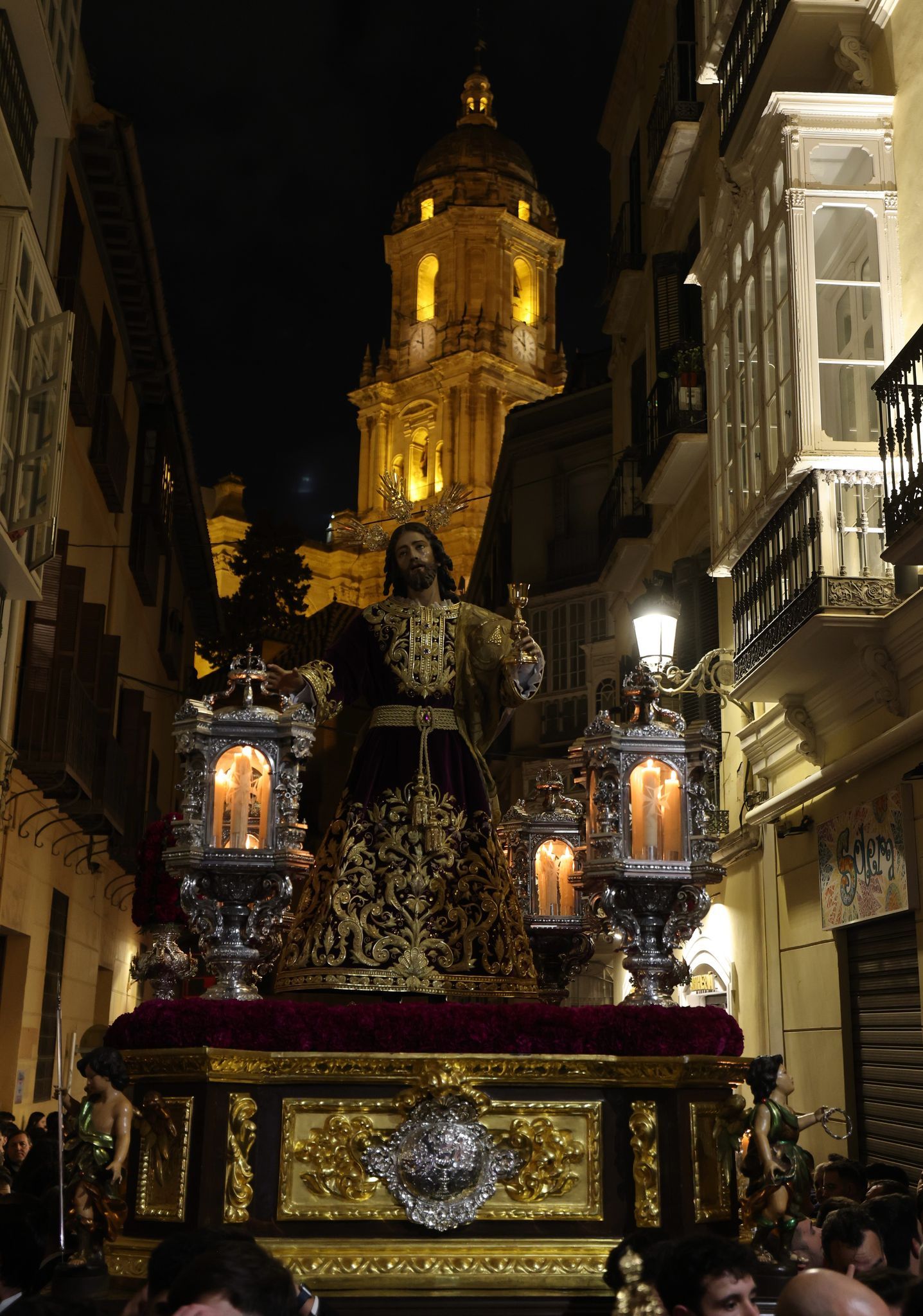 El vía crucis de la Agrupación de Cofradías de Málaga, en imágenes