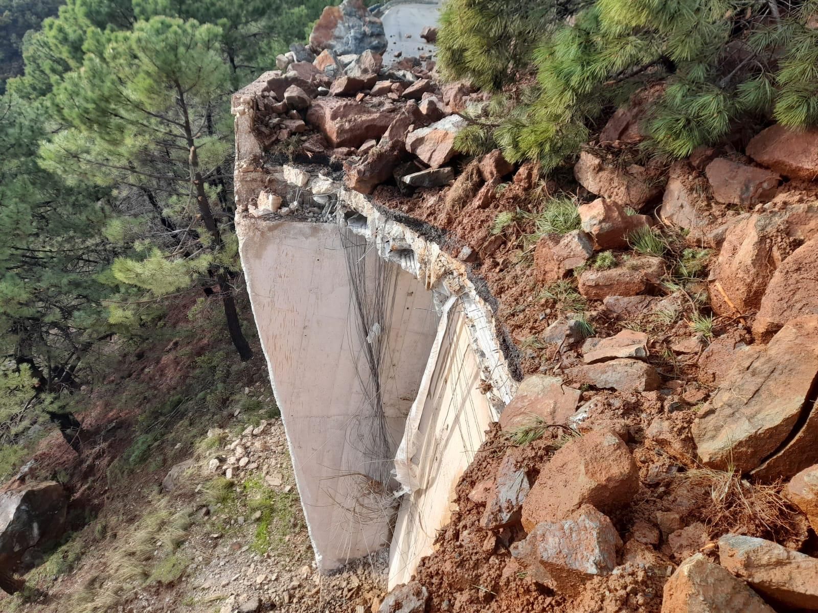 Derrumbe en la carretera Ronda- San Pedro