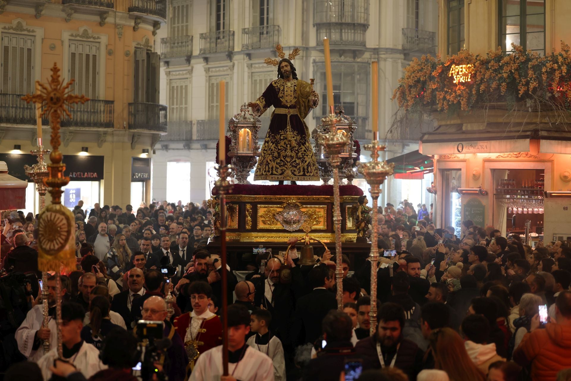 El vía crucis de la Agrupación de Cofradías de Málaga, en imágenes