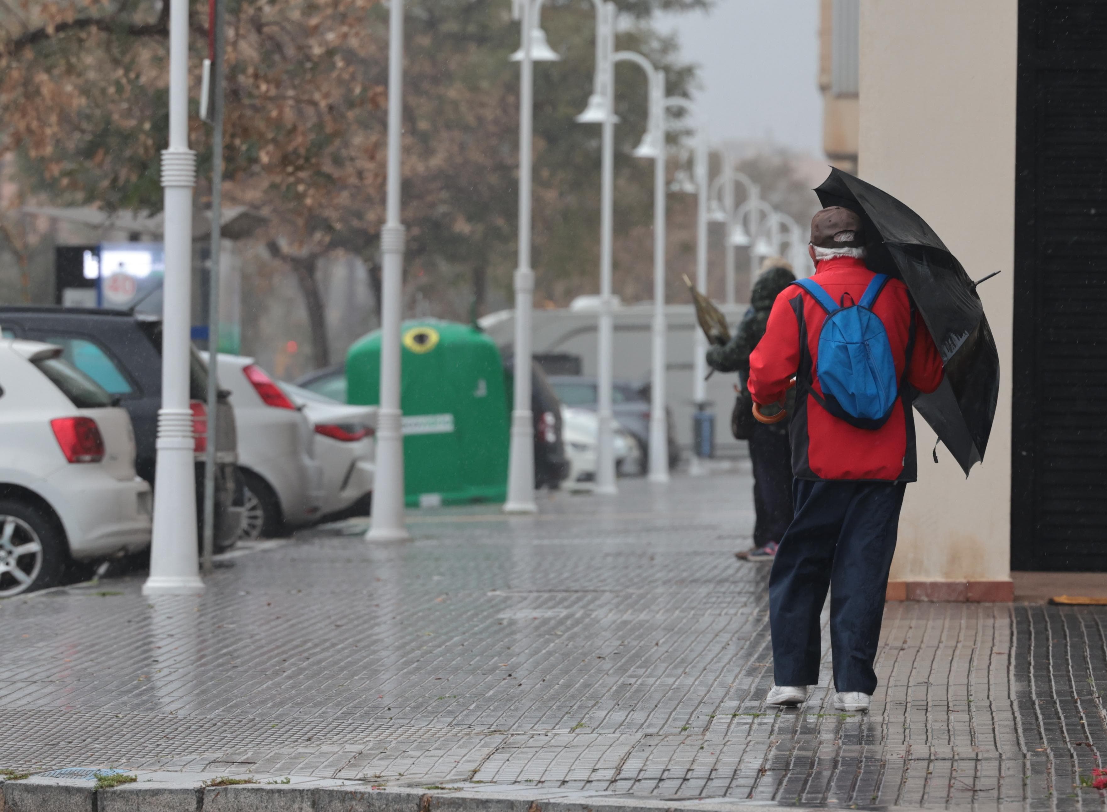 Lluvia en la capital, donde se han creado algunas balsas de agua desde el mediodía.