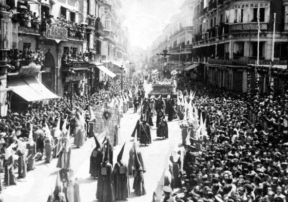 Procesión de la Cofradía de la Expiración en 1935.