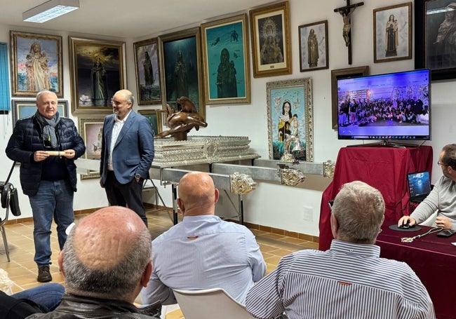 El artista, en las instalaciones de la asociación del Carmen de los Submarinistas.