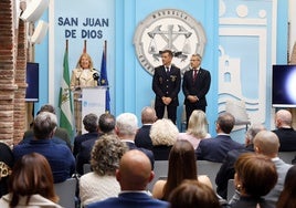 La alcaldesa, Ángeles Muñoz, ha acudido al acto del Santo Patrón de los bomberos.